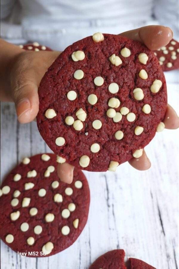 NYC Chocolate Chocochips Red Velvet Cookies - Image 3